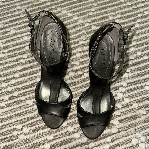 GUESS Heels - Picture 3 of 5